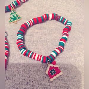 Holiday Cottage Charm Bracelet Beads Adjustable Sturdy Elastic Cord NEW NWT